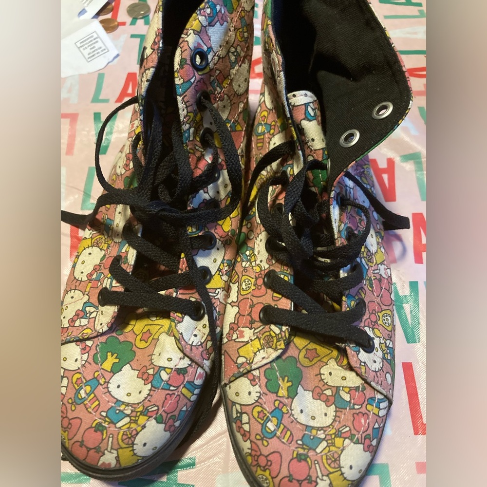 hello kitty vans - Picture 1 of 2